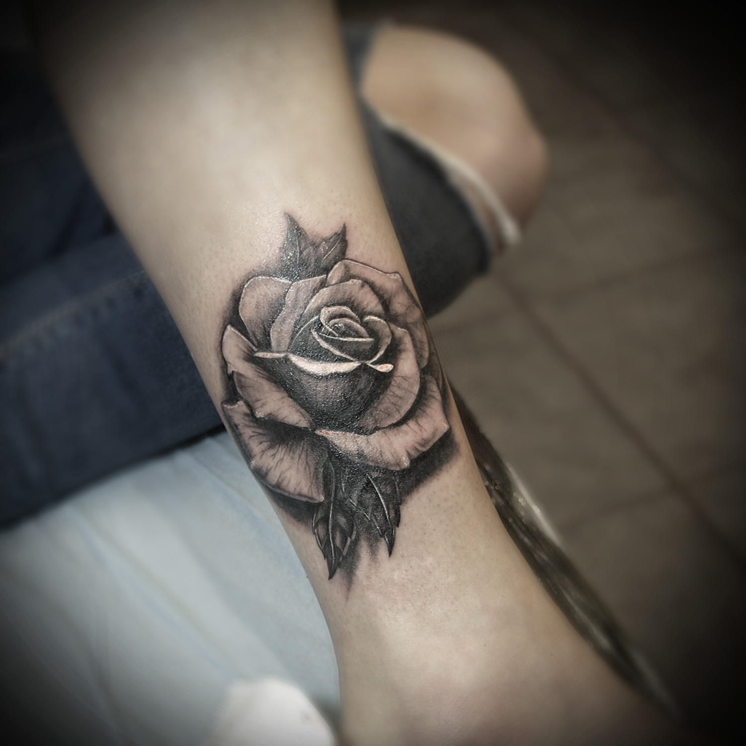 sorn-smb-tattoo-realism-rose.jpg